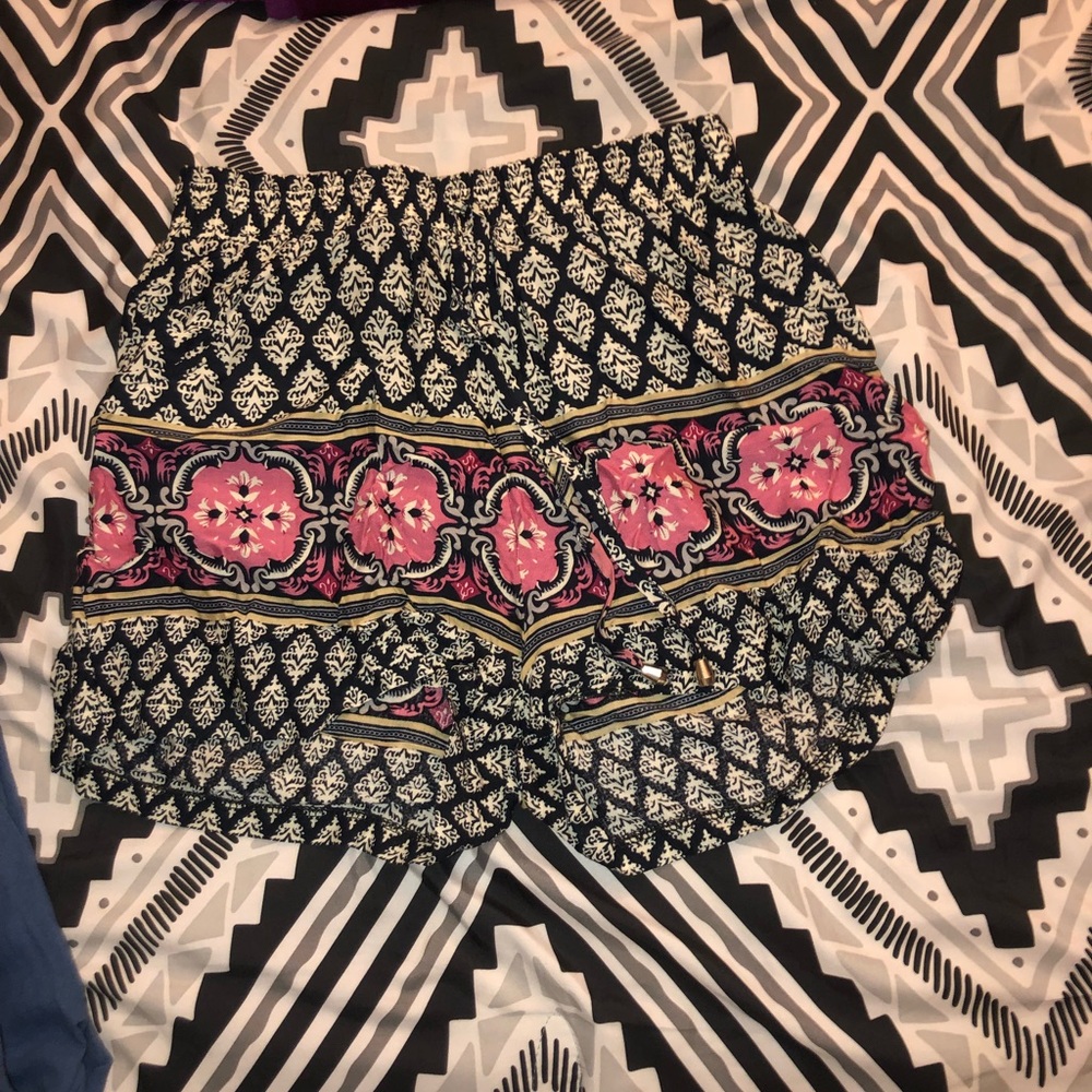 Flowly shorts